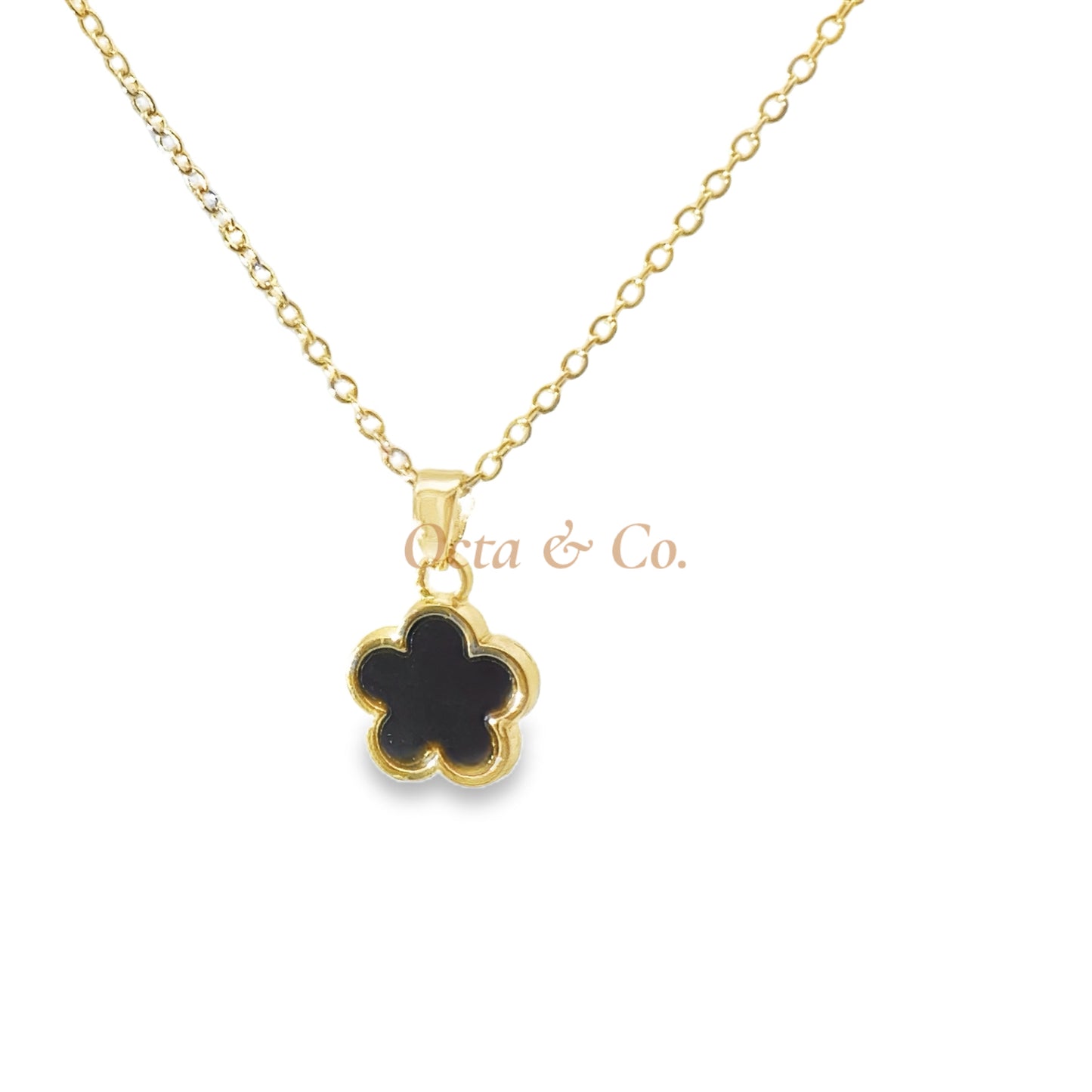 Elegant Gold Flower Pendant Necklace